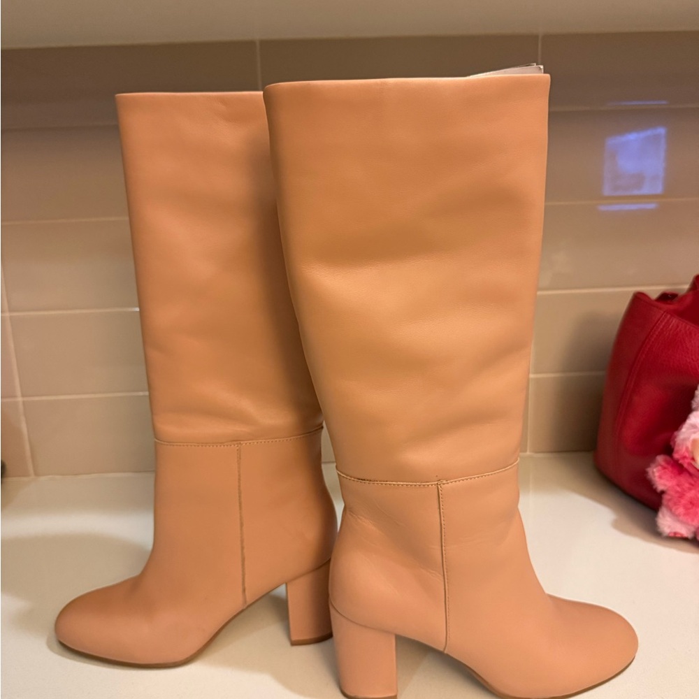 INTENTIONALLY BLANK
WHITE PAM BOOT